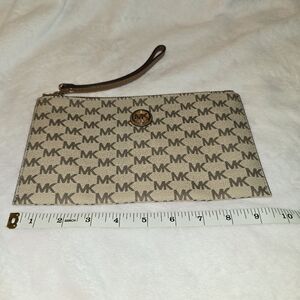 Michael Kors Wristlet